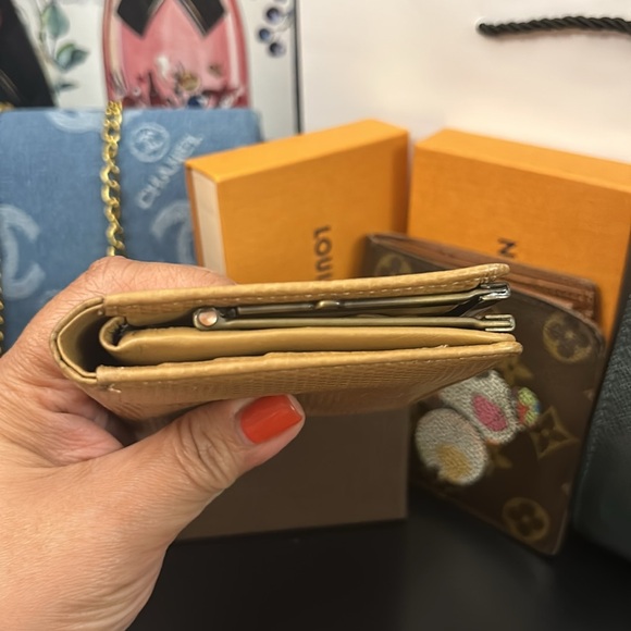 Vintage Burberry’s Kiss Lock Compact Wallet - Picture 6 of 7